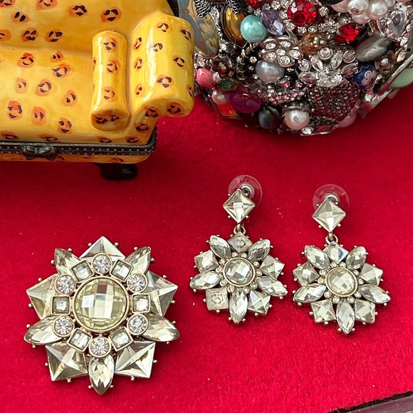 NIB Avon Brooch & Earrings Set - Picture 3 of 8